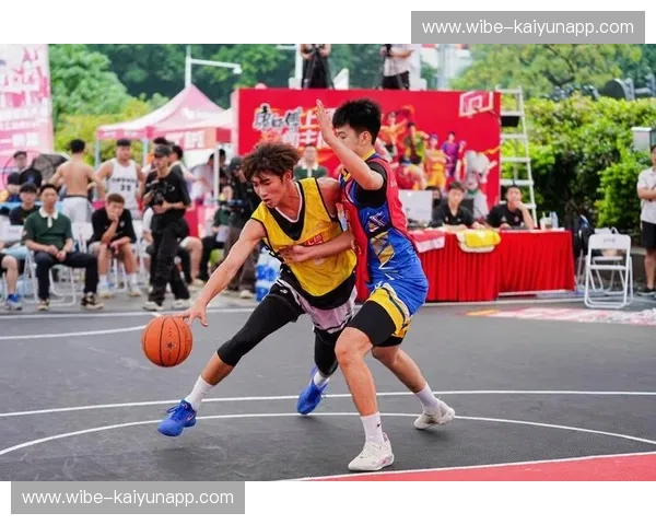 巅峰对决，不负热爱！湖人vs勇士直播：在勒布朗与库里的时代残影中，见证最后的英雄主义